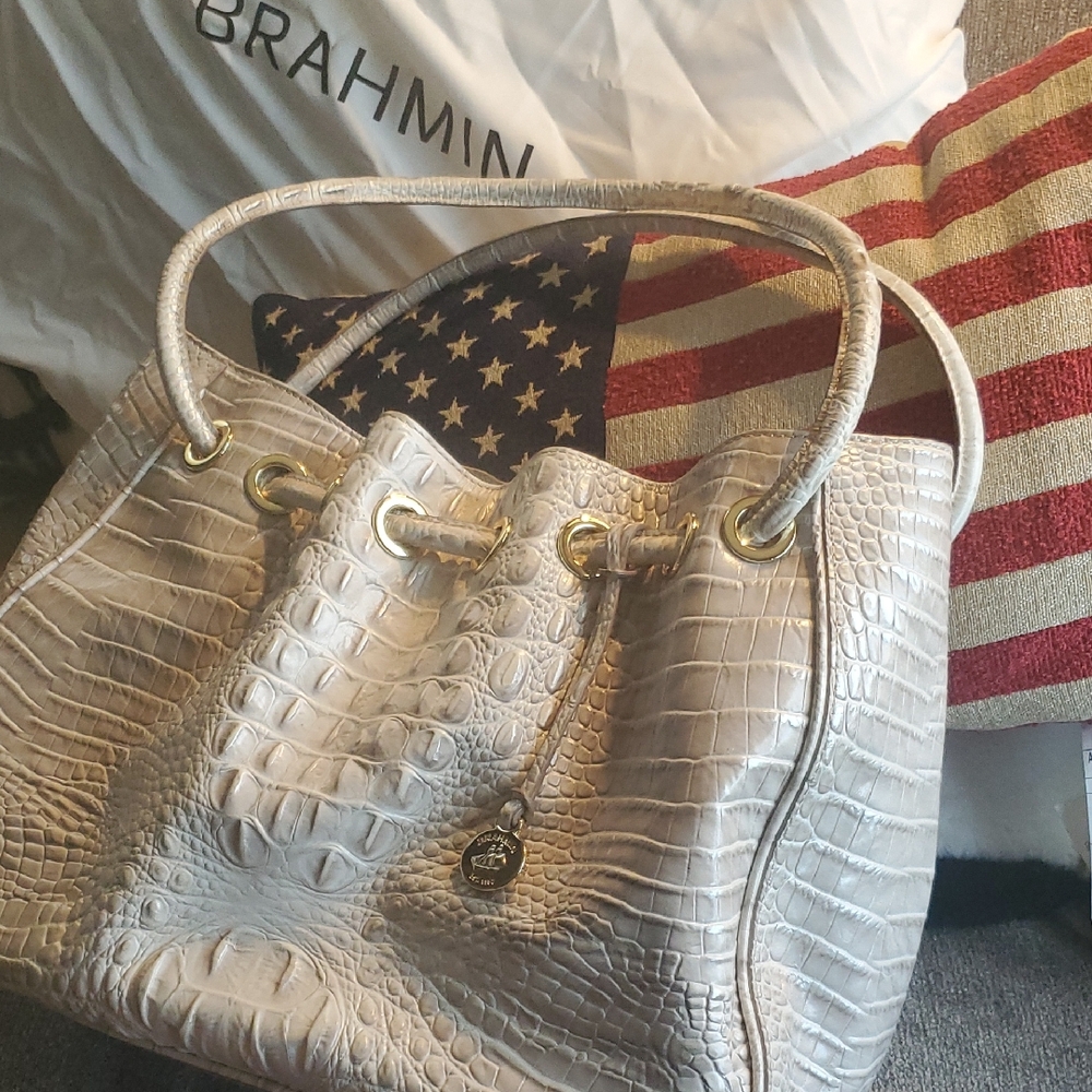 Brahmin. AMY SEASHELL   Crocodile Embossed Shoulder Bag. NEVER USED With regist